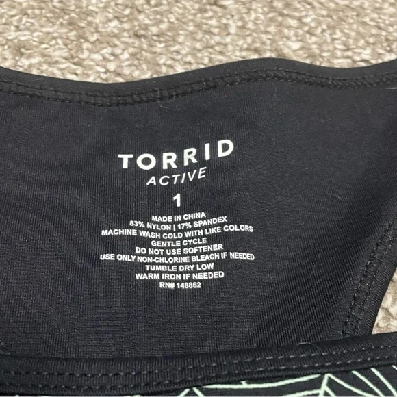 Women’s Torrid Active Spider Web Bra and Legging Set Size 1/1X - Picture 4 of 6